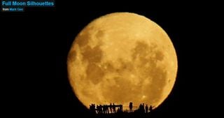Siluetas en Luna llena