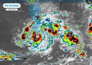 "Simon" ya como hurac&aacute;n categor&iacute;a 1 en el Pac&iacute;fico mexicano, esta generando lluvias torrenciales y oleaje alto en M&eacute;xico