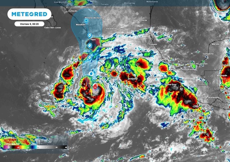 "Simon" ya como hurac&aacute;n categor&iacute;a 1 en el Pac&iacute;fico mexicano, esta generando lluvias torrenciales y oleaje alto en M&eacute;xico