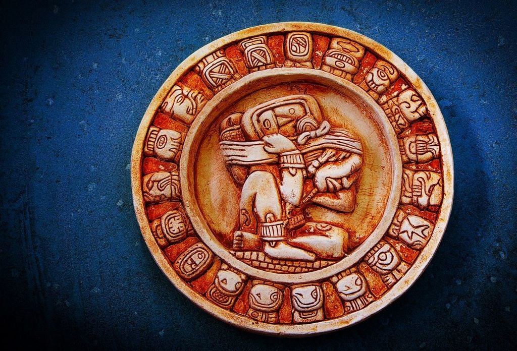 El Sincronario Maya es un sistema calendárico utilizado por las civilizaciones mesoamericanas, en particular por los mayas, para organizar su vida social, religiosa y agrícola.