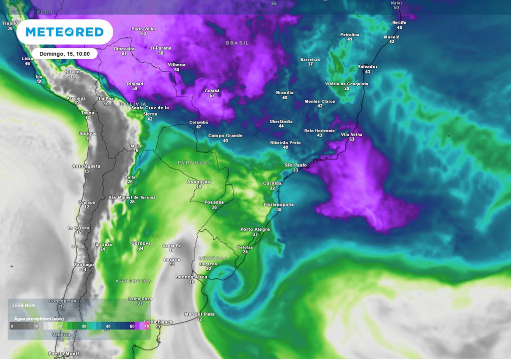Previsão de água precipitável no domingo de manhã.