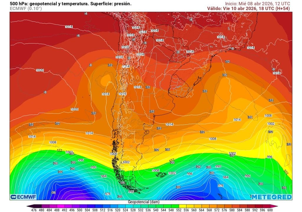 Una baja segregada en niveles altos se posiciona frente a la zona central este viernes, impulsando aire frío en altura y condiciones más inestables.
