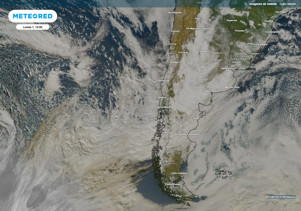 imagen satelital La imagen del satélite mostraba la gran cantidad de nubes sobre Chile, y la baja presión que se formaría sobre el océano ya daba algunas señales de su existencia.