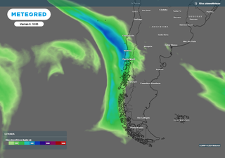 Sistema frontal con río atmosférico e isoterma cero alta llegará a seis regiones de Chile durante el viernes