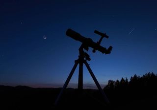 Skywatchers’ Delight: October 2025 Promises Meteors, and a Rare Green Comet