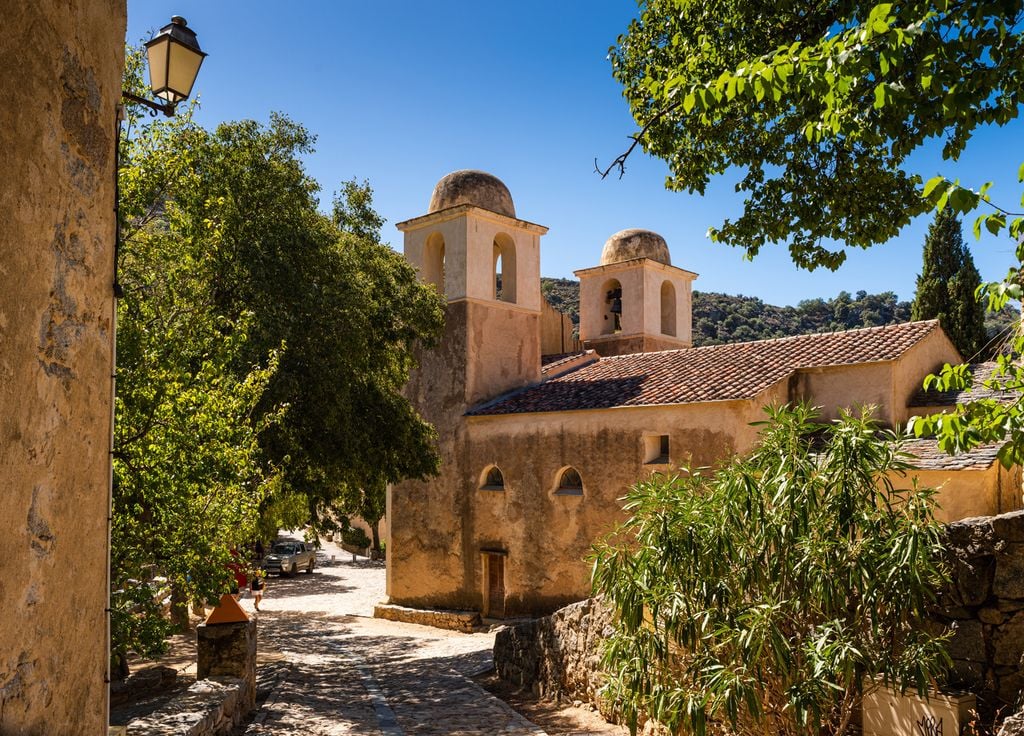 Le village de Pigna en Balagne, entièrement restauré, met à l'honneur la culture locale. Le village de Pigna en Balagne, entièrement restauré, met à l'honneur la culture locale.