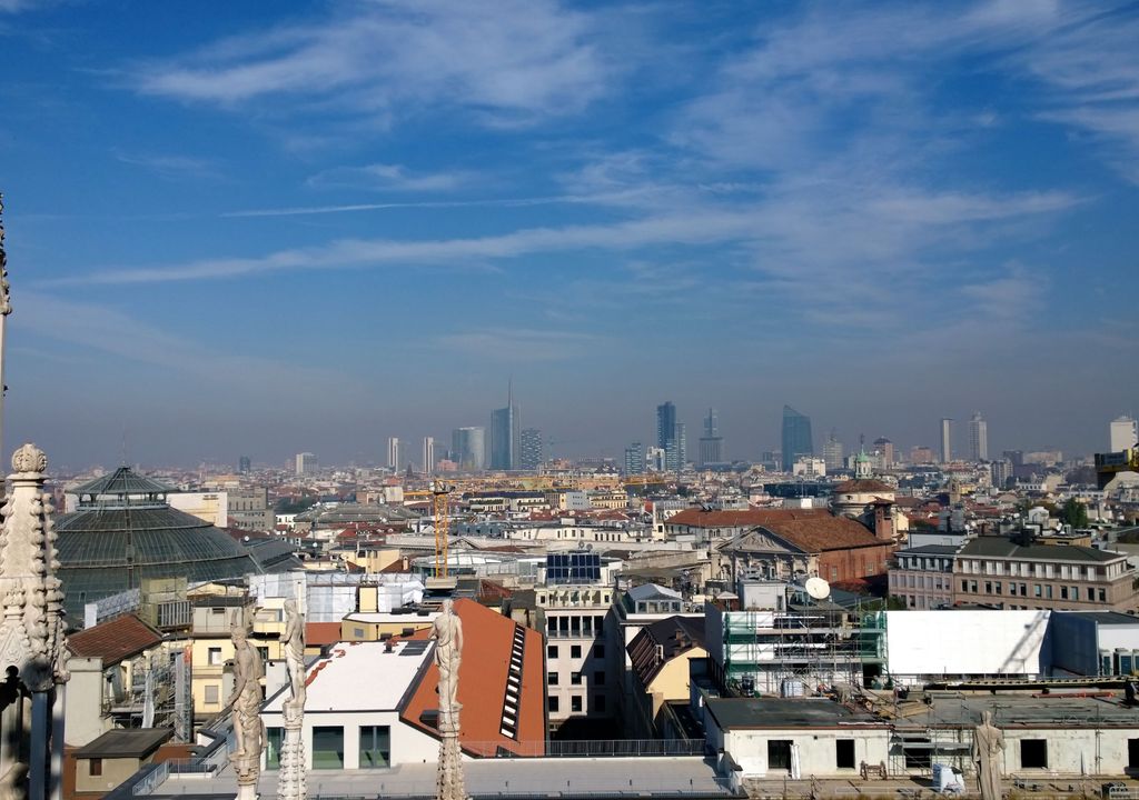 Lo smog da polveri sottili avvolge la città di Milano