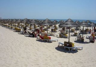 Só de barco chegará a esta praia escondida no Algarve. Já a conhece?