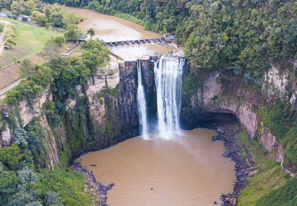 Vista aérea (drone) do Salto Barão do Rio Branco, em Prudentópolis (PR). Crédito: Blog Viagens e Caminhos.