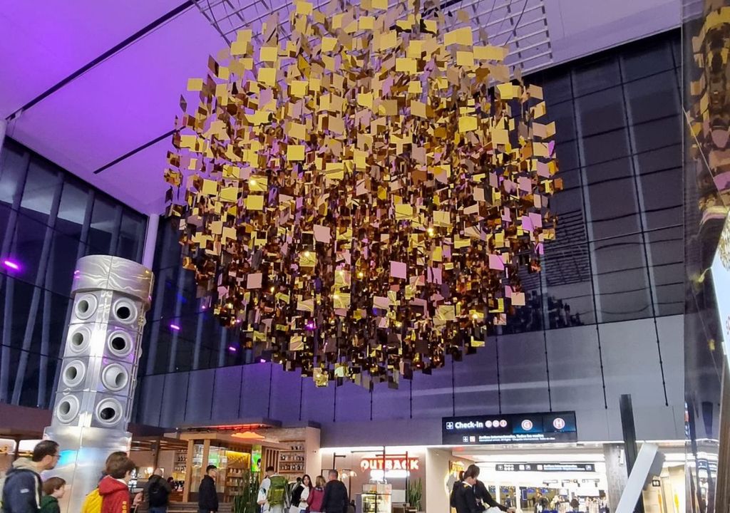 Obra de arte de Julio Le Parc en el Aeropuerto Internacional de Ezeiza