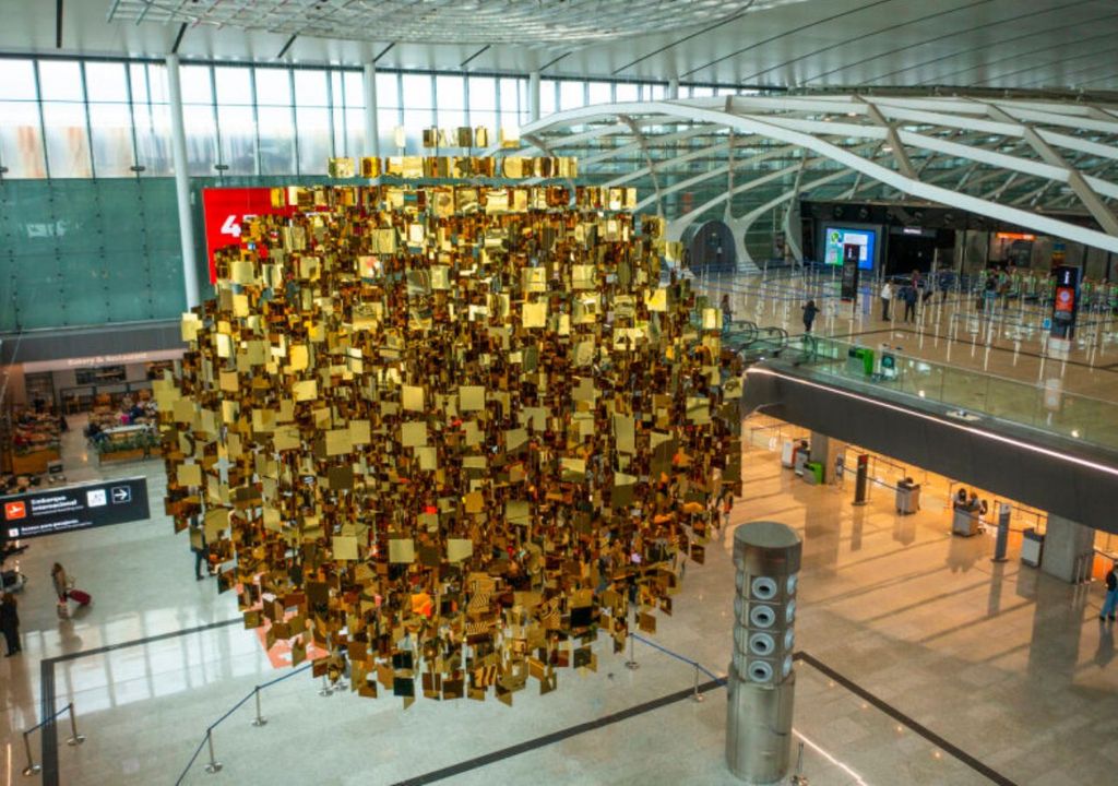 Obra de arte de Julio Le Parc en el Aeropuerto Internacional de Ezeiza