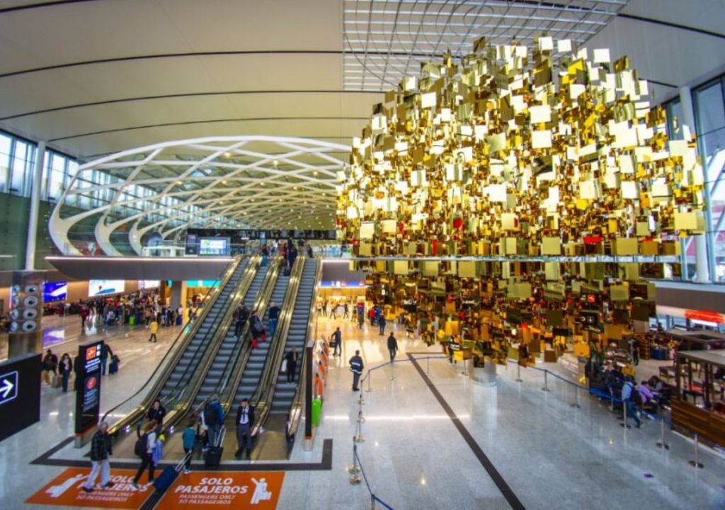 Obra de arte de Julio Le Parc en el Aeropuerto Internacional de Ezeiza