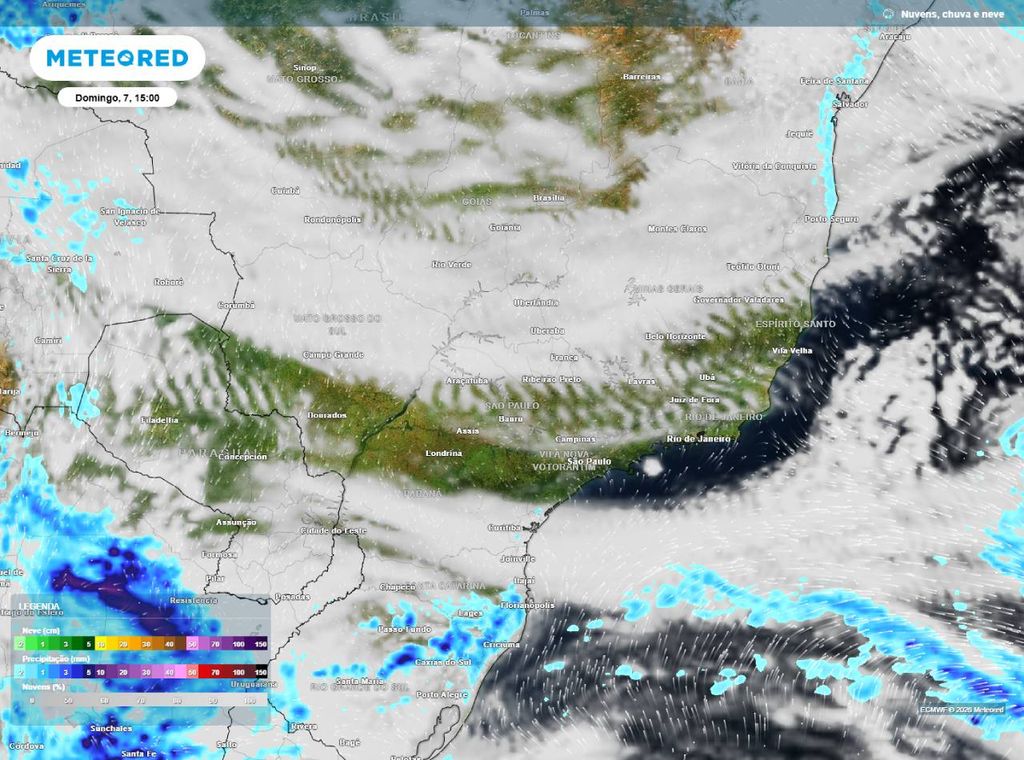 Previsão de precipitação (em mm) e nebulosidade para domingo (7) à tarde (15h), segundo o modelo europeu ECMWF.