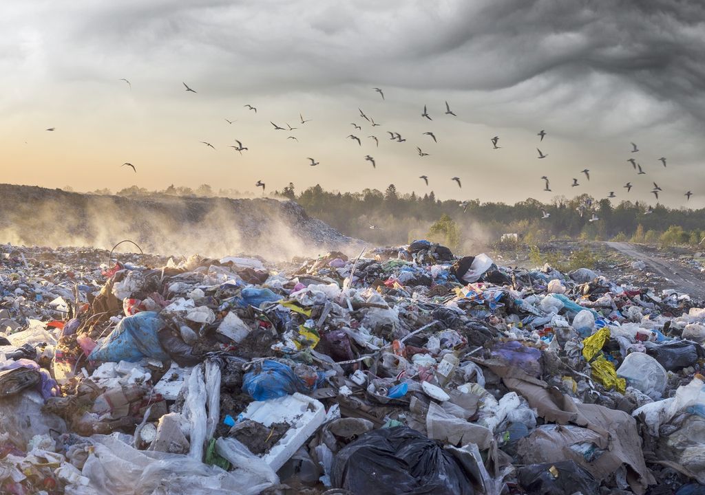 Basural con plástico