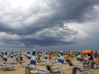 Achtung: Unwetter-Sommer am Mittelmeer! Urlaub daheim könnte sich lohnen!