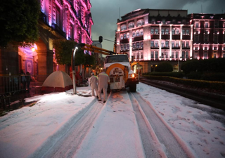 Sorprende fuerte tormenta con granizo a capitalinos