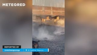 &iexcl;Sorpresa en M&eacute;xico! Un g&eacute;iser apareci&oacute; de repente en el patio de una casa en El Salitre