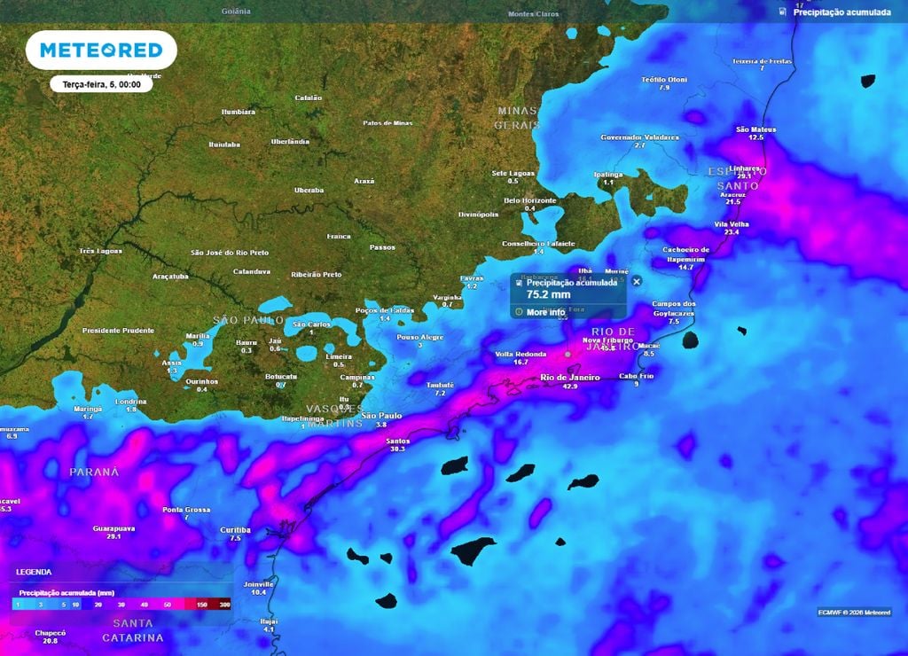 Acumulado de precipitação o início da semana, sendo que 90% das chuvas acontecem no domingo, 2 de maio, no leste de São Paulo e no Rio de Janeiro, com potencial de quase 100 mm.