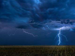 SP vai enfrentar calor de mais de 40°C e elevado risco de tempestades na mudança de mês; veja a previsão