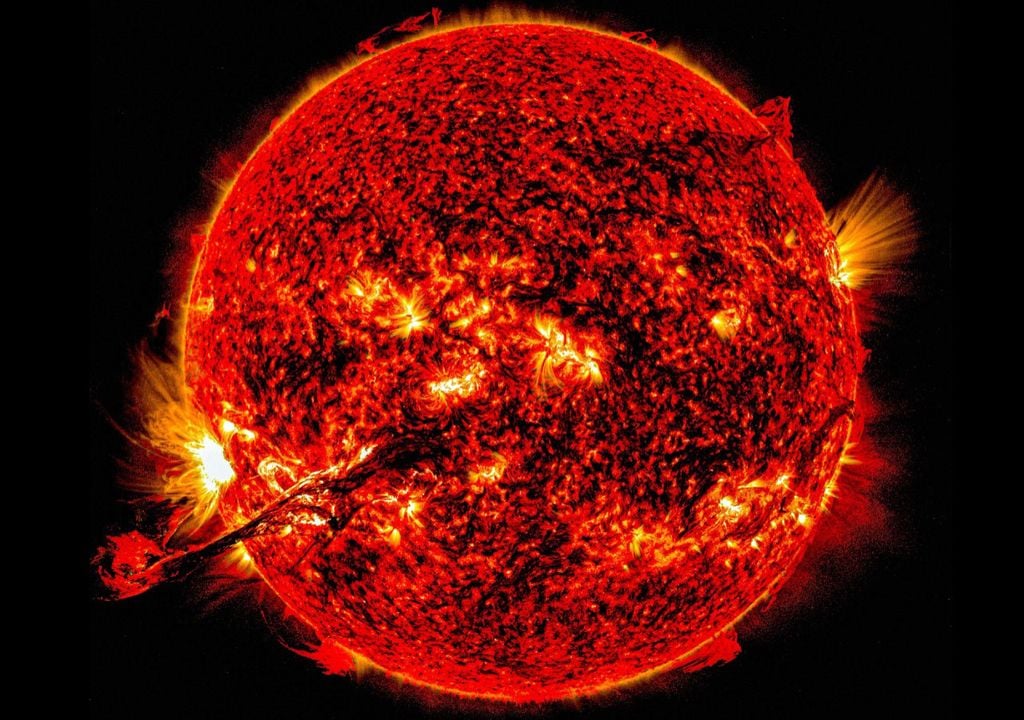 Spacecraft close to the Sun finds origin of superfast solar wind