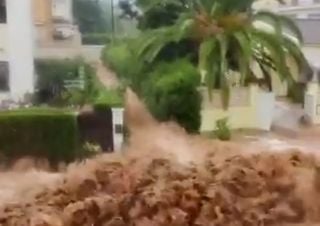 Maltempo in Spagna, devastanti inondazioni in molte aree: ecco i video