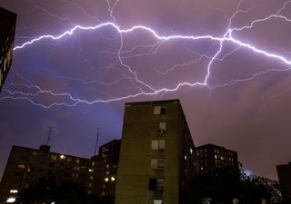 Spagna, violenti temporali causano inondazioni a Madrid e Ourense: i video e le previsioni