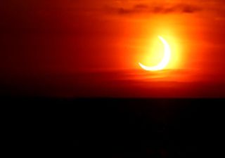 Espectaculares imágenes del eclipse solar anular de 2021