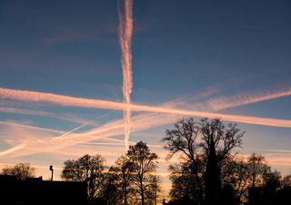Spektakuläre Lichter Himmel: Warum Kondensstreifen so intensiv leuchten – und warum Chemtrails völliger Unsinn sind
