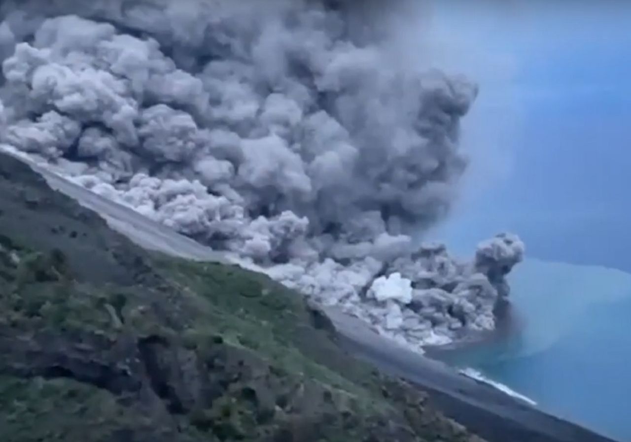 Spectacular Lava Flow Reaches The Sea At Stromboli