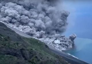 Spectacular lava flow reaches the sea at Stromboli