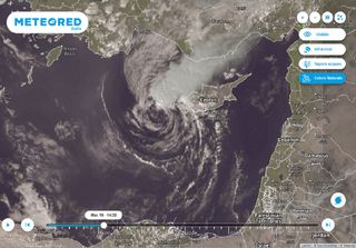 Spettacolare depressione tropicale 'sheared' nel mare ad ovest di Cipro