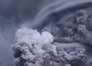 Spectacular eruption of Shiveluch Volcano in Kamchatka, Russia