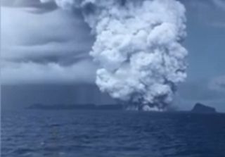 Spektakuläre Eruption auf einer polynesischen Insel!
