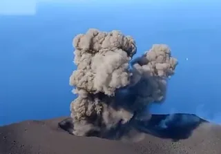 Espectacular actividad de Stromboli: el volcán en Europa que siempre entra en erupción