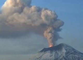 Spectacular explosions on the Popocatépetl volcano put Mexico on alert
