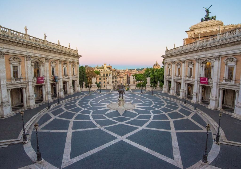 Piazza del Campidoglio, frutto del genio di Michelangelo, situata sulla cima del colle omonimo