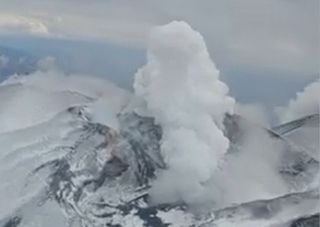 O espetáculo do Etna coberto de neve: vídeos do primeiro nevão no vulcão