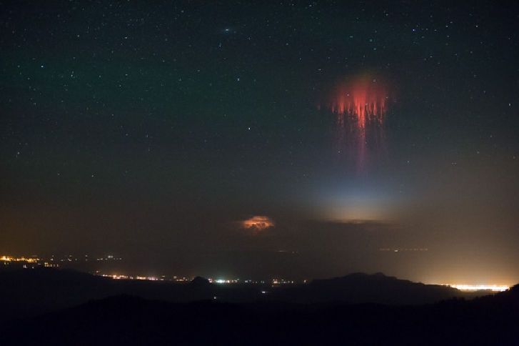 Sprites - Duendes Y Ondas De Gravedad