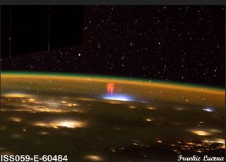 Sprites rojos en el borde del espacio