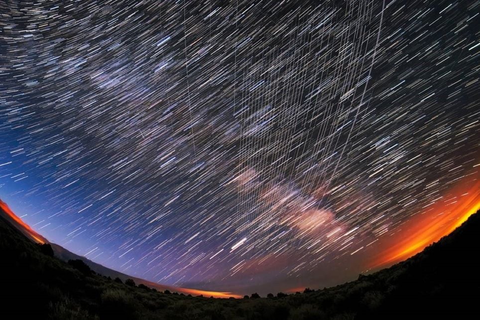 Starlink: ¿Luz del internet, sombra del Universo? La lucha de los astrónomos contra la interferencia a los telescopios. Noticias en tiempo real