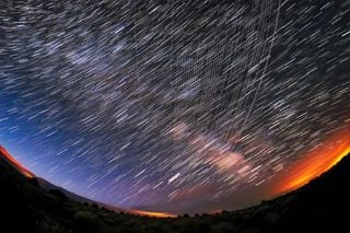 Starlink: ¿Luz del internet, sombra del Universo? La lucha de los astrónomos contra la interferencia a los telescopios