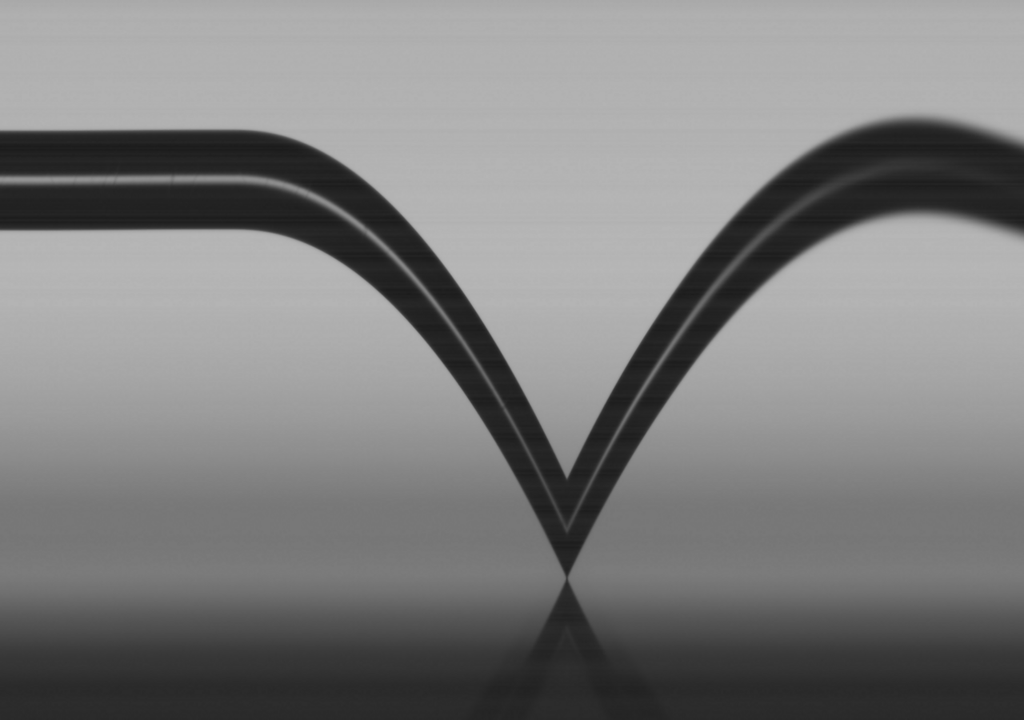 Die Spur eines hüpfenden Korns. Zeitlicher Ausschnitt aus einem Hochgeschwindigkeitsvideo eines Quarzkorns, das auf der Platte im Versuchsaufbau zur akustischen Levitation hüpft. Bild: Galien Grosjean