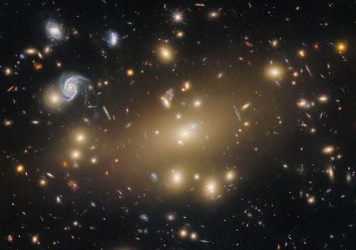 Stellare &Uuml;berreste k&ouml;nnten die fehlende Masse in Galaxienhaufen erkl&auml;ren