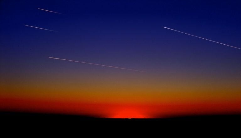 Stelle cadenti in pieno giorno: arrivano le Arietidi, lo sciame invisibile che si pu&ograve; ascoltare alla radio