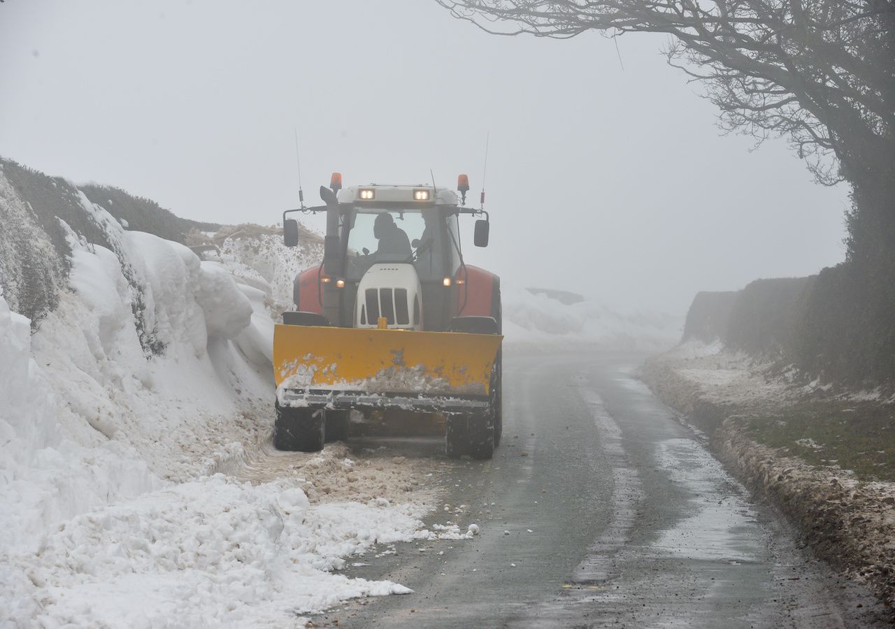 Storm Gerrit gridlocks roads in Scotland bringing blizzards