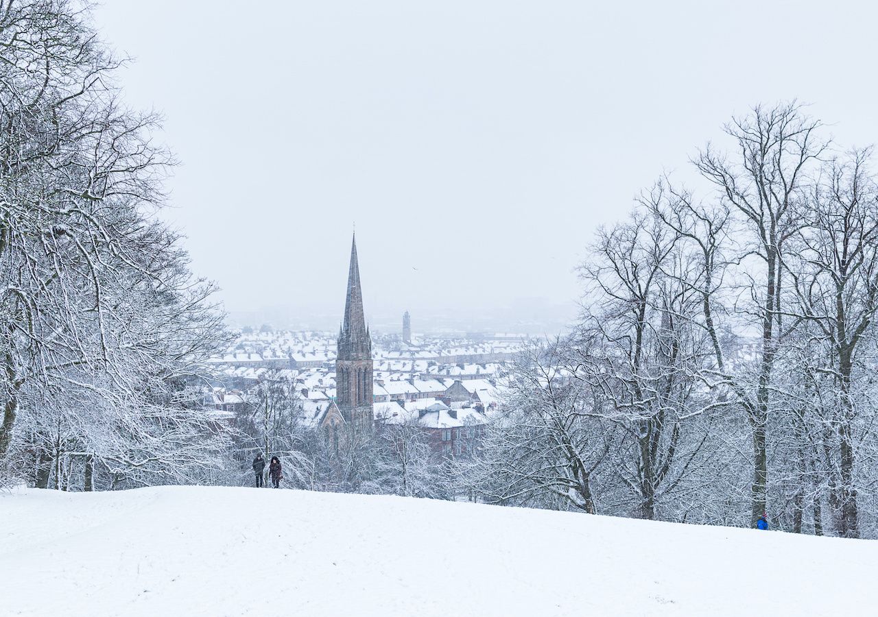 Glasgow, Scotland awakes to snow as UK travel impacted before New Year ...