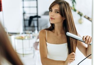 Das Glätten Ihrer Haare könnte Ihre Lunge schädigen: Neue Studie enthüllt unsichtbare Risiken durch Hitze-Styling