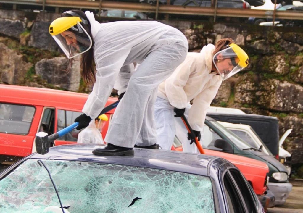 Destruir carros para aliviar o stress? A experiência que começou em Braga chega agora a Santarém. Foto: Go Smash