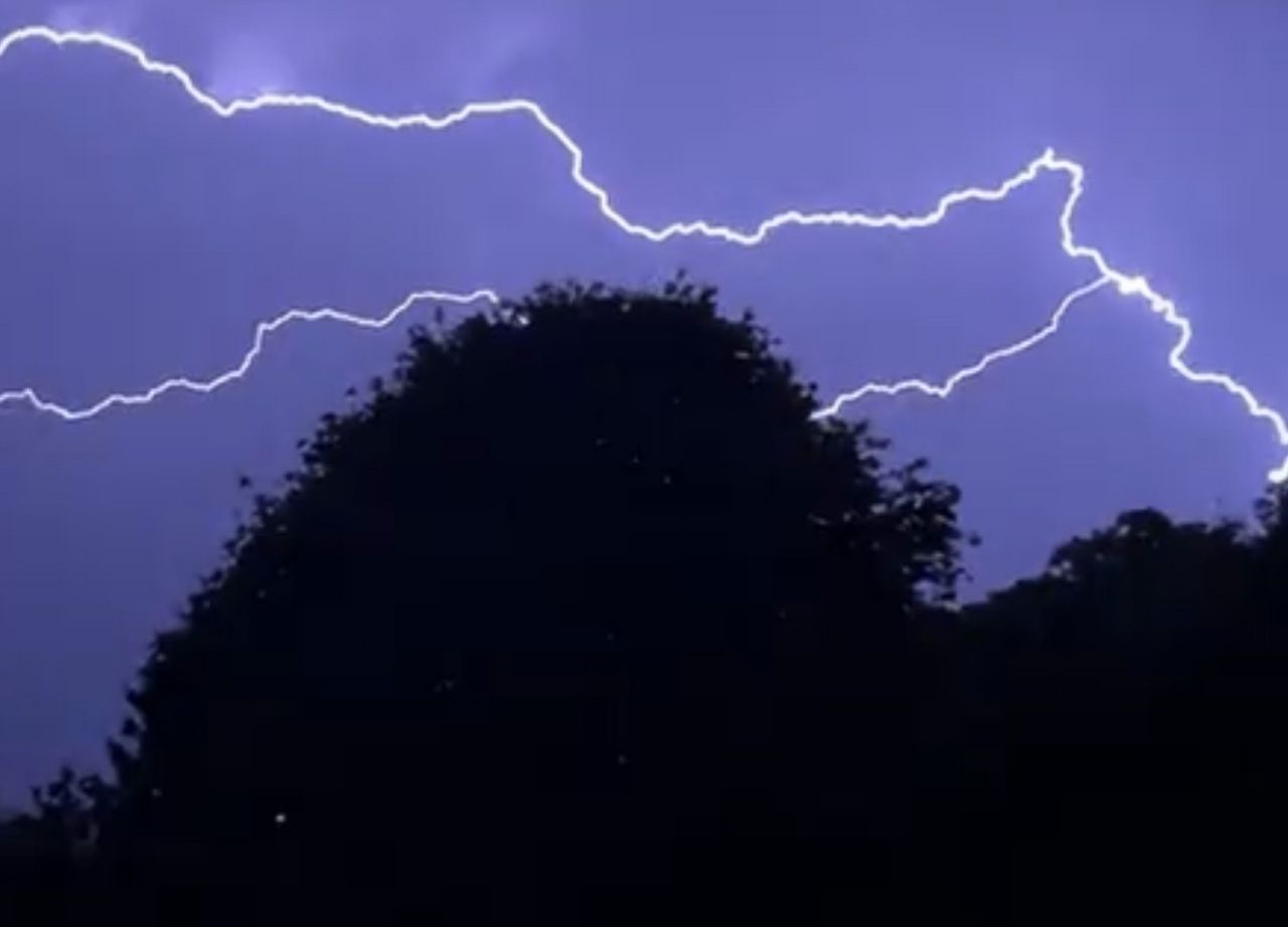 Current Lightning Strikes Near Me Stunning Images As Uk Records Thousands Of Lightning Strikes Overnight