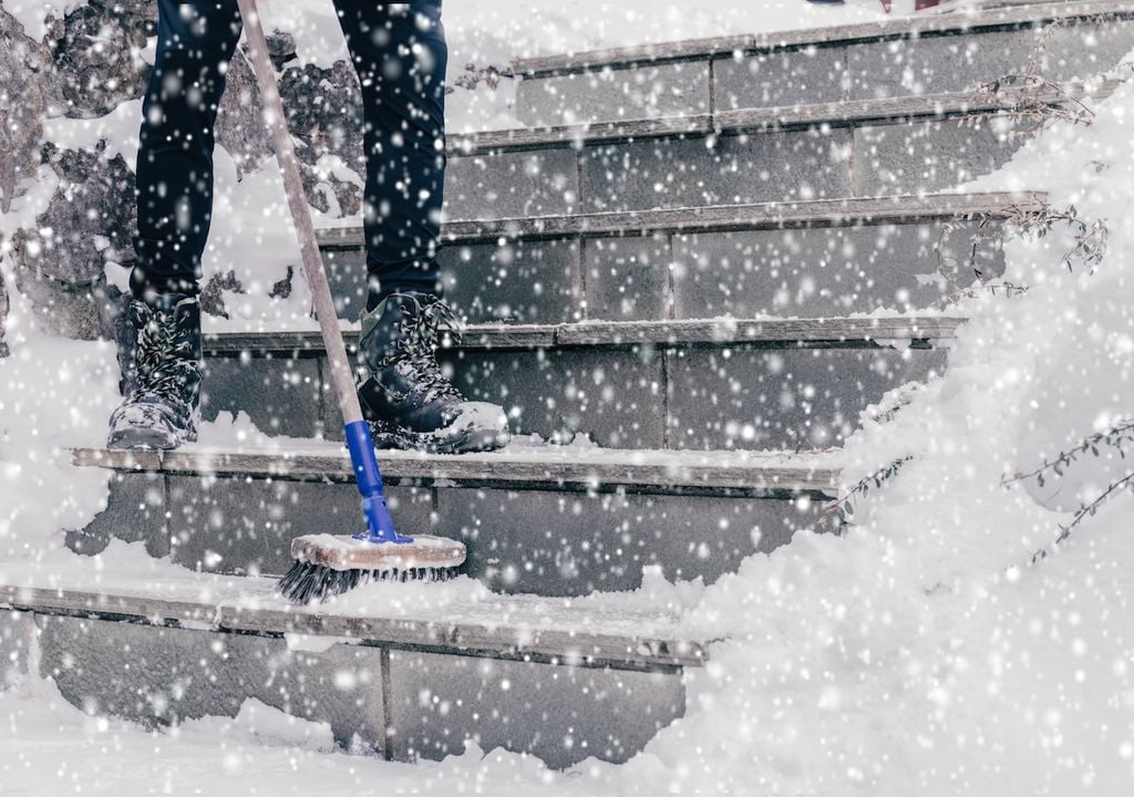 Weihnachtsvorbereitungen, Schneeschaufeln, Tief, Winterwetter